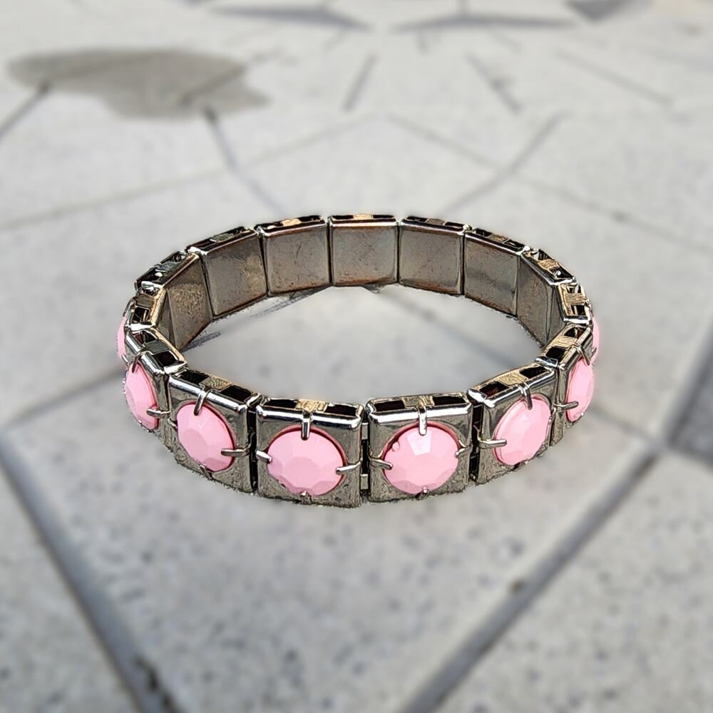 Vintage Silver Tone Bubblegum Pink Thermoset Link Bracelet Retro - Picture 2 of 5